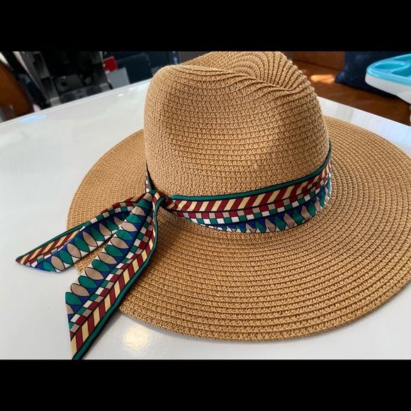 Summer beach hat. Fits large. Forever 21 - Picture 2 of 3